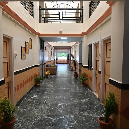 Hotel Sai Yatri Trimbak Kültér fotó