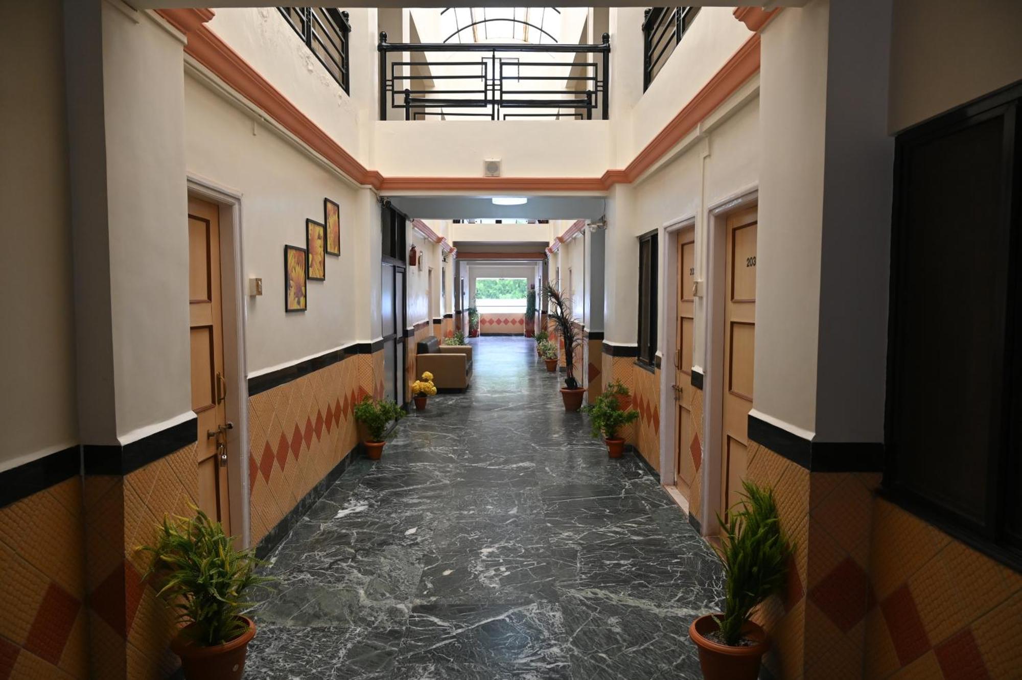 Hotel Sai Yatri Trimbak Kültér fotó