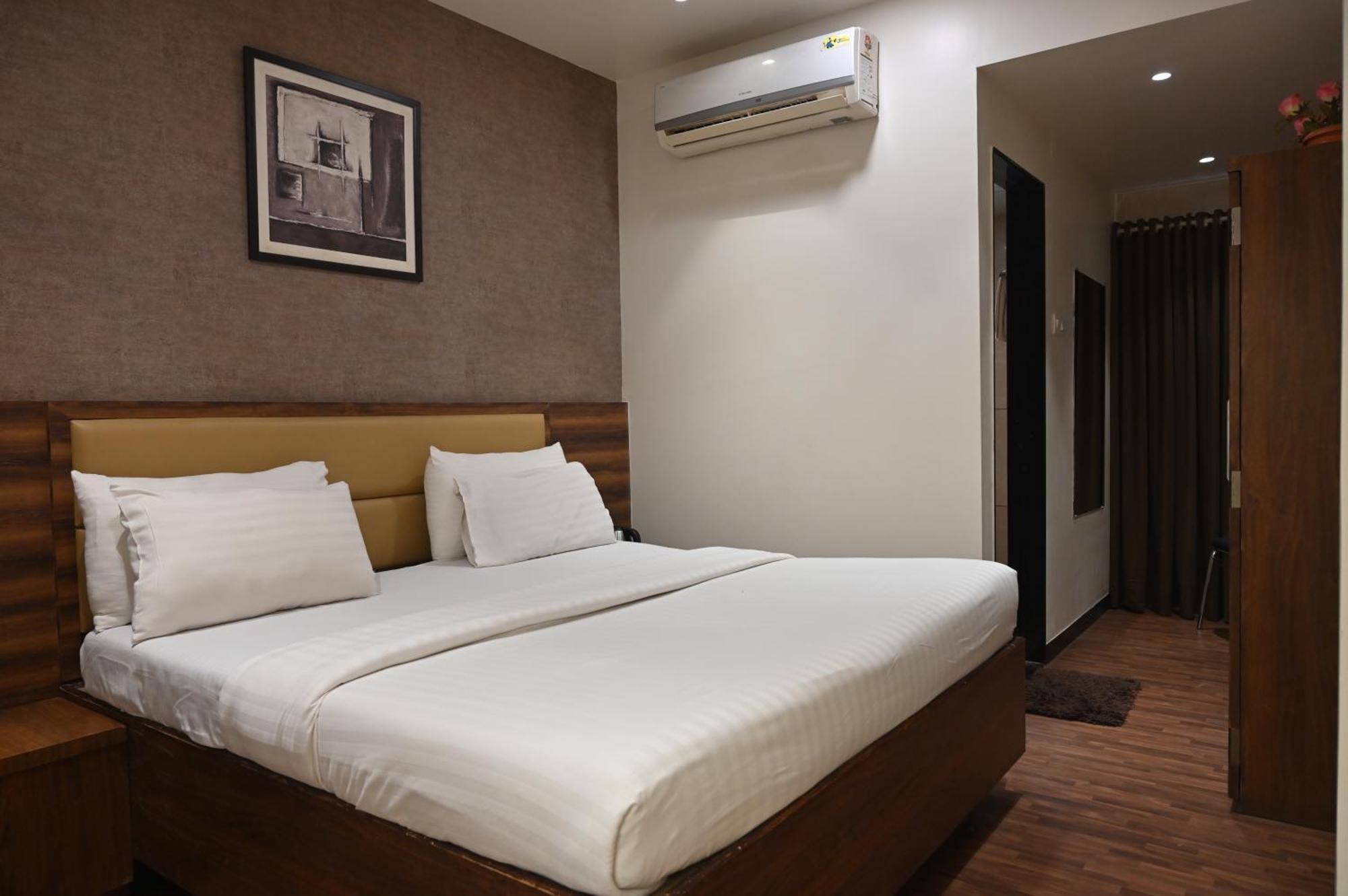 Hotel Sai Yatri Trimbak Kültér fotó